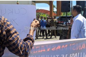 HUT Kabupaten Bolmut ke-15 Diwarnai Aksi Demo