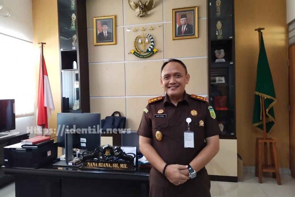 Kepala Kejaksaan Negeri Kabupaten Bolmut Nana Riana