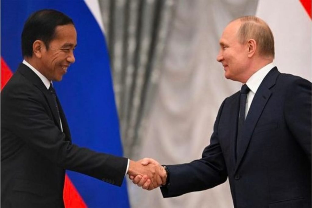 Presiden Jokowi Saat Berkunjung ke Moskow Rusia disambut Presiden Vladimir Putin