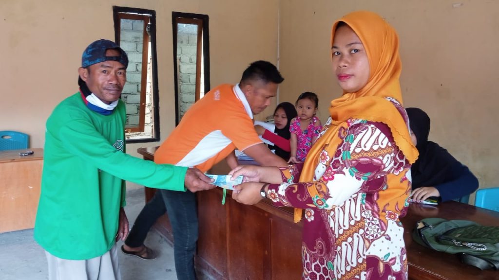 Jelang Idul Adha, Pemdes Tanjung Buaya Salurkan BLT