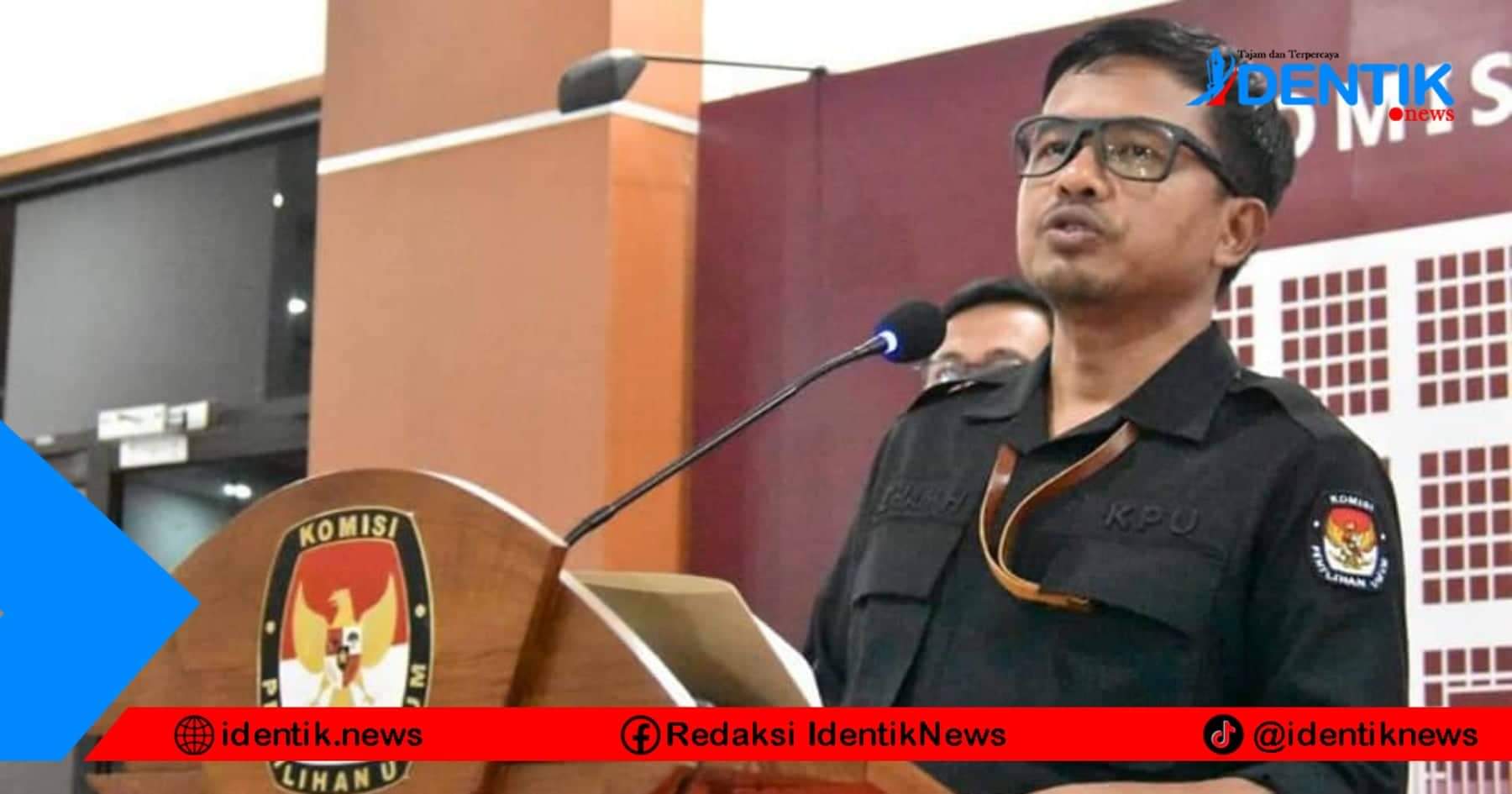 Idham Holik saat menerangkan 14 Parpol Pendaftar dan 10 Yang Dinyatakan Lengkap (Foto: Humas KPU)