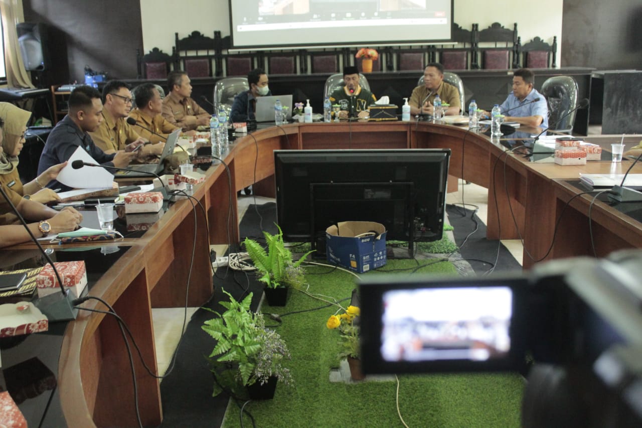 Nelson Pomalingo Bersama Jajaran Pemkab Gorontalo Mengikuti Rapat Bersama Presiden Jokowi Terkait Pengendalian Inflasi Daerah