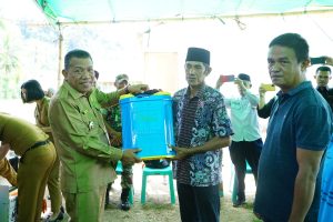 Penyerahan Bantuan Ketahanan Pangan di Desa Tanjung Buaya, ini Pesan Depri Pontoh