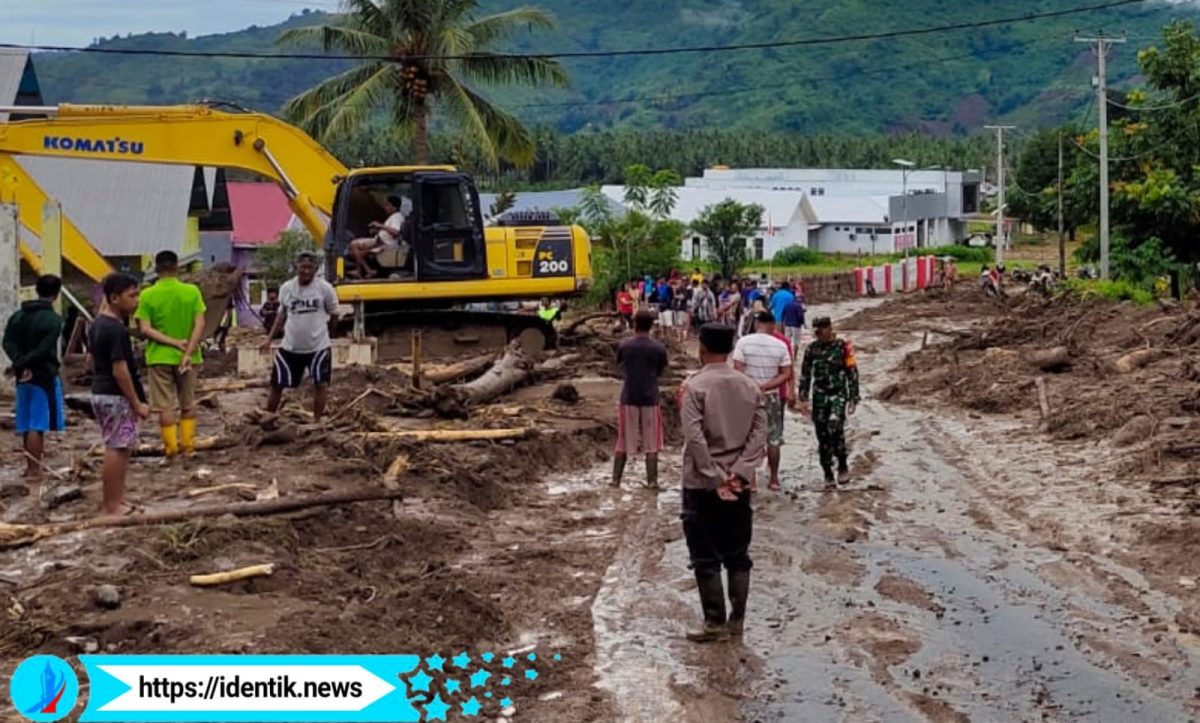 Longsor di Gorut Desa Lelato Kecamatan Sumalata, TNI dan Polri Ikut Bantu Warga