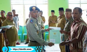 BPN Bolmut Serahkan Sertifikat Reditribusi Program TORA Tahun 2022