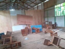 Ruang kelas MTS Desa Paku yang dirusak