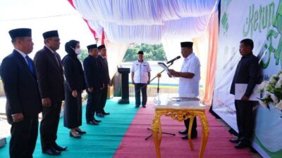 Depri Pontoh saat melantik 6 pejabat di lingkungan Pemkab Bolmut