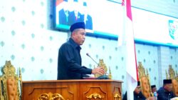 Moh Abdul Rafiq Pangau, Ketua Pansus saat menyampaikan Rekomendasi DPRD Bolmut ke Bupati Depri Pontoh