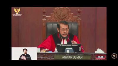 Ketua MK Anwar Usman saat membacakan putusan tentang sistem Pemilu 2024