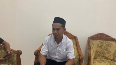 Zamaludin Djuka, Ketua KPU Bolmut saat diwawancarai usai penetapan daftar calon tetap DPRD Bolmut
