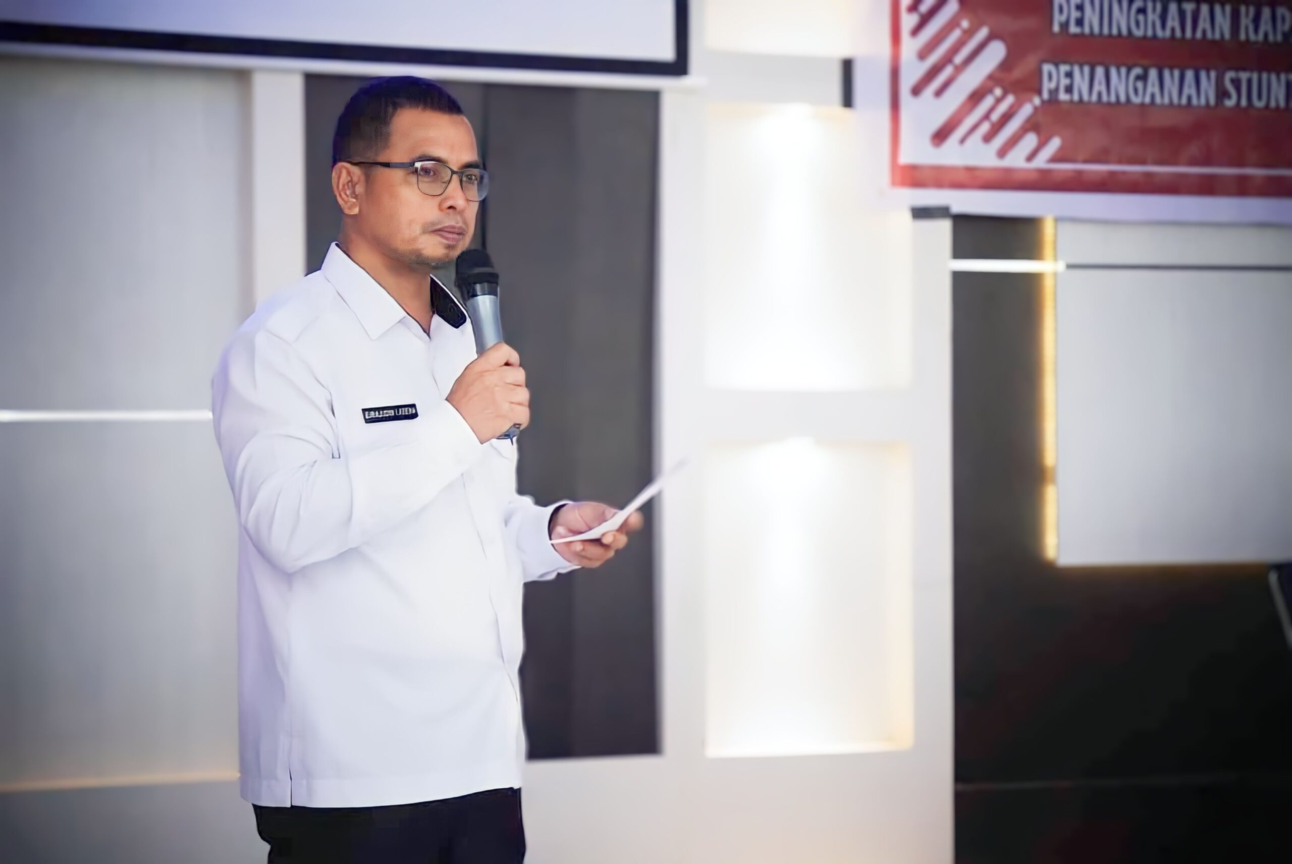 Pj Bupati Bolmut Sirajudin Lasena saat membuka Rapat peningkatan kapasitas tenaga kesehatan dalam penentuan pengukuran balita Stunting
