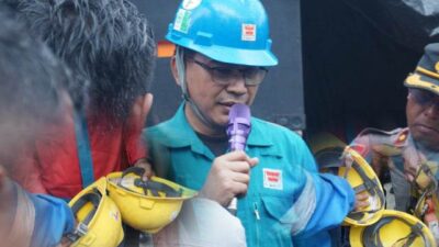 Sat Manajer PT Weltes saat menanggapi aksi demo oleh aliansi pemuda di PLTU Binjeita