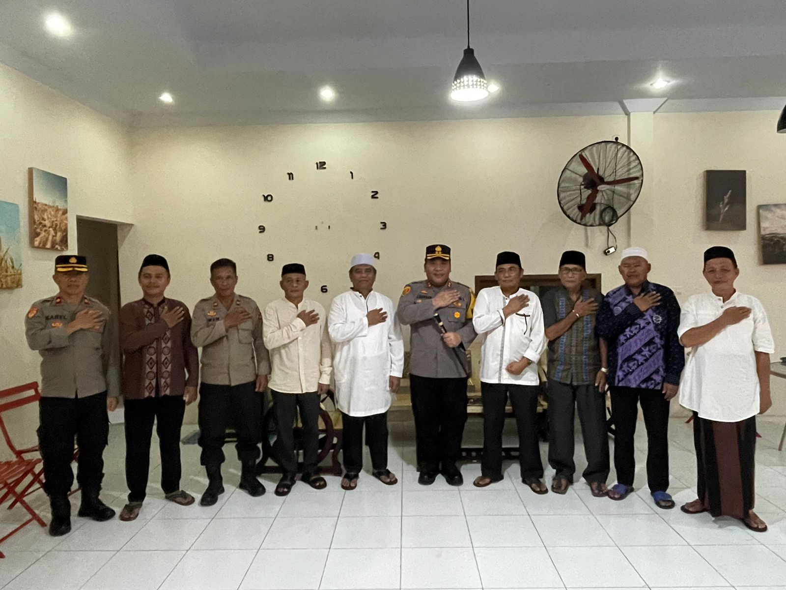 Kapolres Bolmut AKBP Juleigtin Siahaan silaturahmi dengan pengurus Muhammadiyah Bolmut