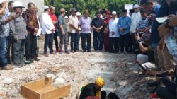 Prosesi peletakan batu pembangunan gedung asrama mahasiswa