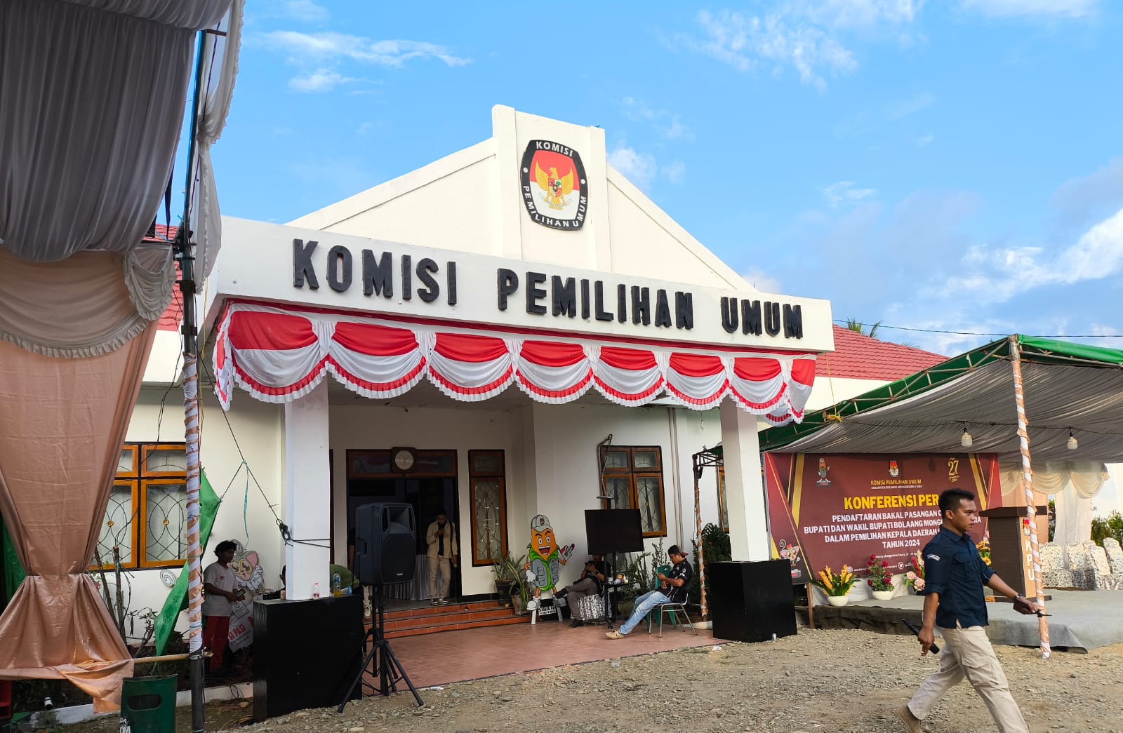 KPU Bolmut Resmi Menutup pendaftaran pencalonan di Pilkada Bolmut per-hari ini