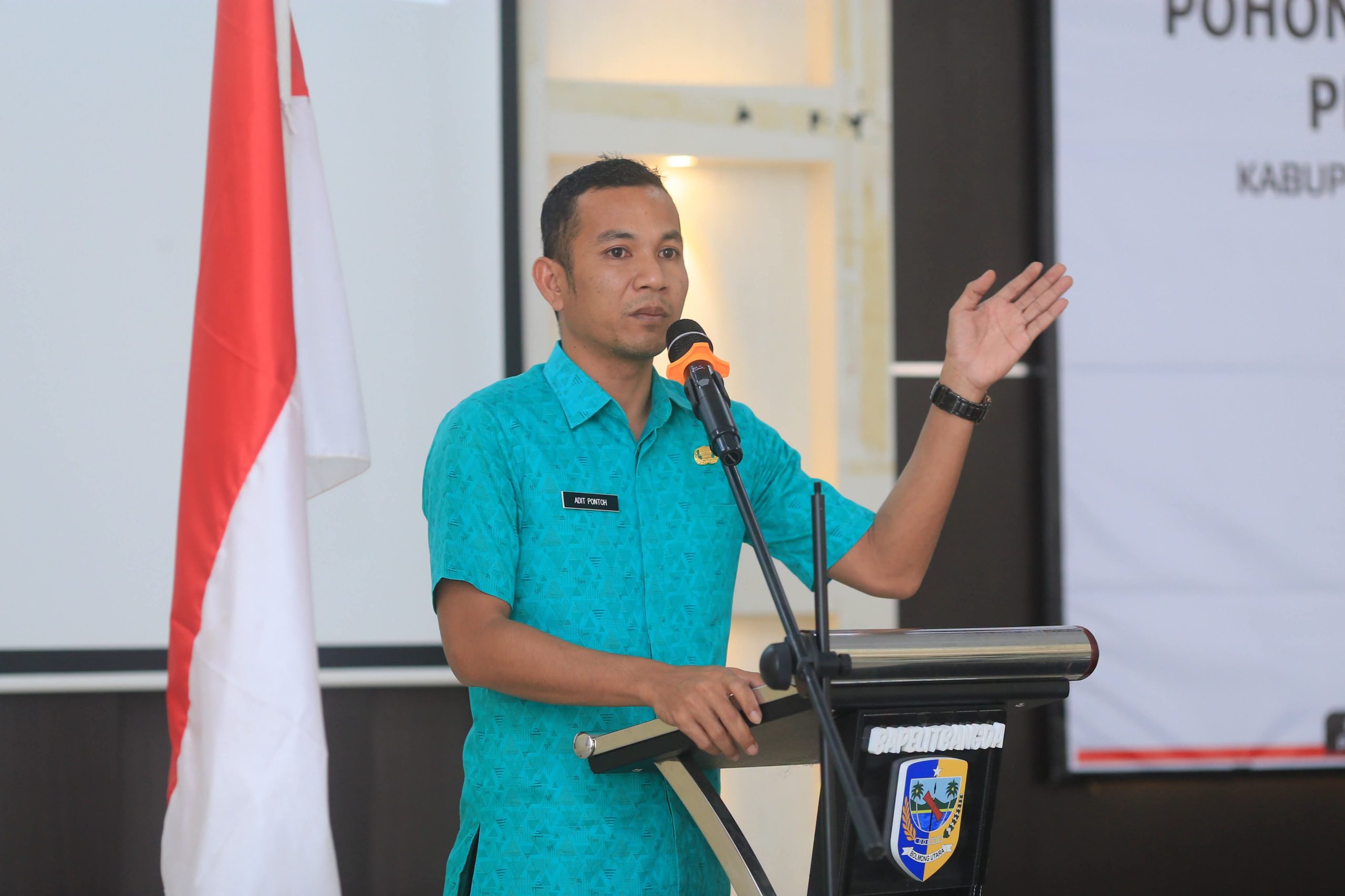 Plt Bupati Bolmut Mohammad Aditya Pontoh saat membuka Desk Penyusunan Pohon Kinerja dan Cascading Perangkat Daerah untuk perubahan RPJMD Bolmut Tahun 2025–2029