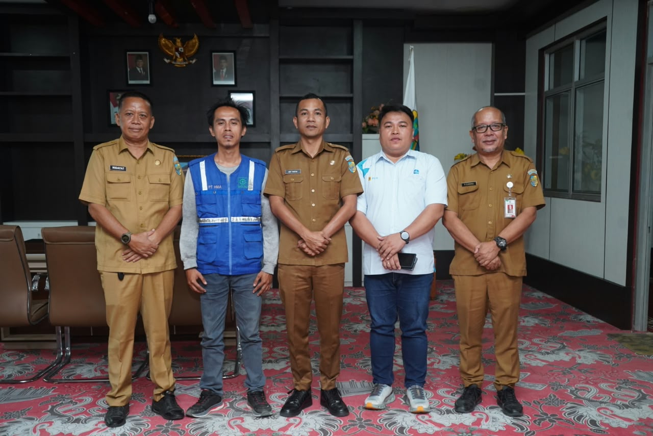Plt Bupati Bolmut Mohammad Aditya Pontoh menerima kunjungan kerja ULP PLN Bolmut, bahas dukungan pelayanan kampung nelayan merah putih