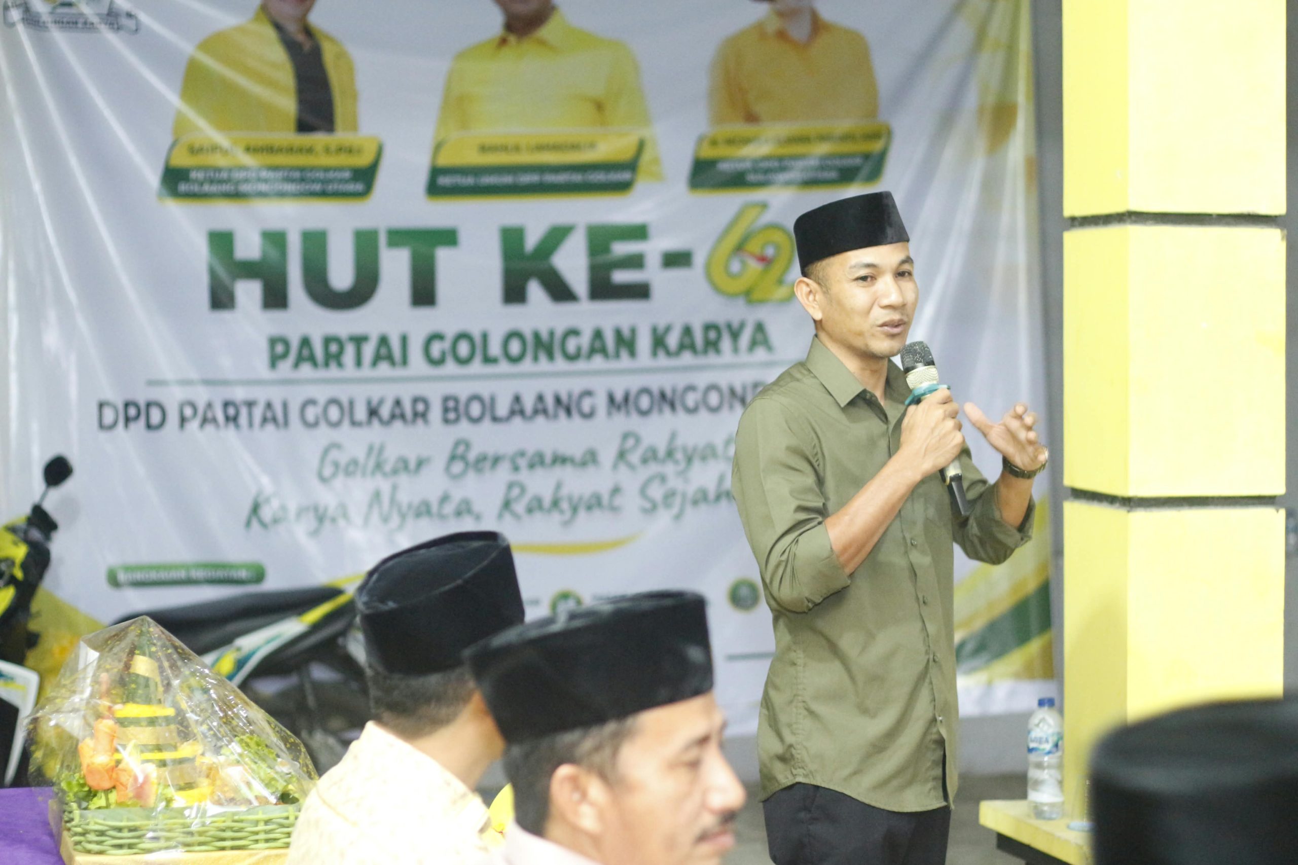 Mohammad Aditya Pontoh saat menghadiri HUT ke-62 Partai Golkar di Sekretariat DPD II Golkar Bolmut